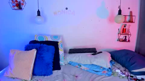 aleja      independent model       online show from November 9, 2025, 1:04 am