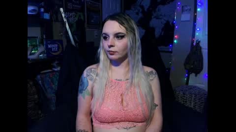 Snapshot of monica_lily chatting on December 13, 2024, 3:32 pm Monica online show from December 13, 2024, 3:32 pm