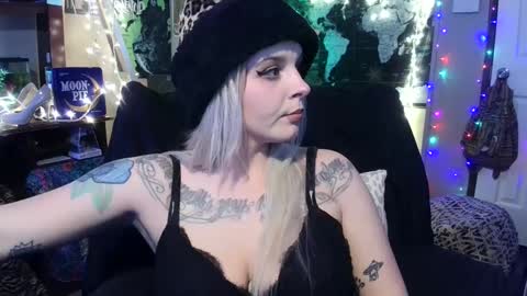 Snapshot of monica_lily chatting on December 20, 2024, 5:29 pm Monica online show from December 20, 2024, 5:29 pm