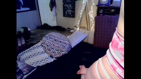 Snapshot of monica_lily chatting on January 9, 2025, 3:23 pm Monica online show from January 9, 2025, 3:23 pm