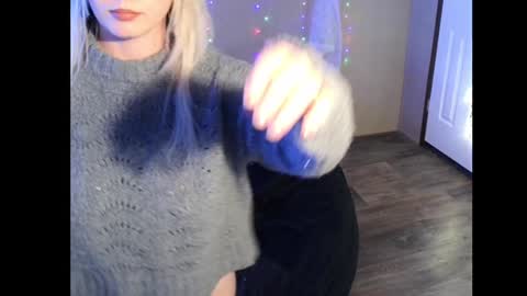 Snapshot of monica_lily chatting on February 5, 2025, 2:59 pm Monica online show from February 5, 2025, 2:59 pm