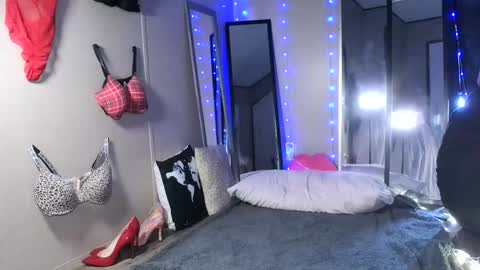 Snapshot of monica_lily chatting on May 27, 2026, 2:47 pm Monica online show from May 27, 2026, 2:47 pm
