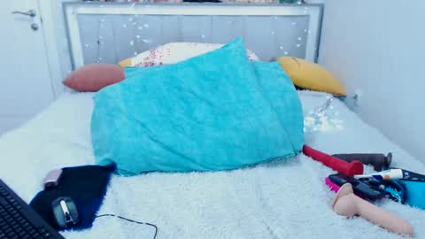 lizzi online show from March 4, 2025, 6:47 am