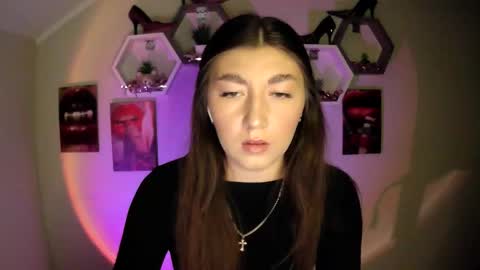 sweet girl and shine body online show from September 12, 2025, 7:52 am