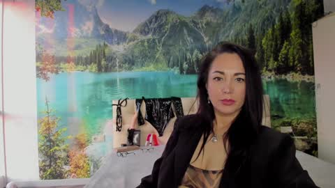 monica_weisss online show from January 14, 2025, 5:08 am