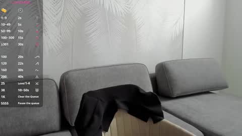 monica_weisss online show from February 15, 2025, 9:16 am