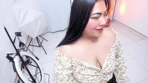 monikk__harrison online show from November 10, 2025, 9:52 am