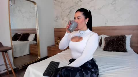 Monique  online show from February 16, 2025, 9:05 pm