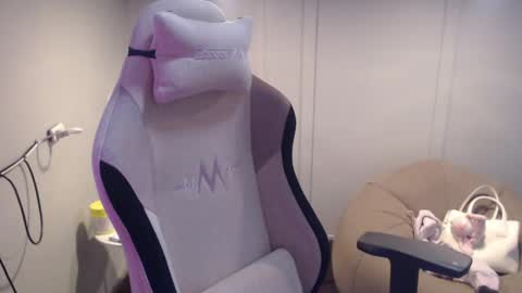 Snapshot of monstercockselfsuck chatting on February 18, 2025, 12:28 pm ELYSE A SIMPLE GIRL online show from February 18, 2025, 12:28 pm