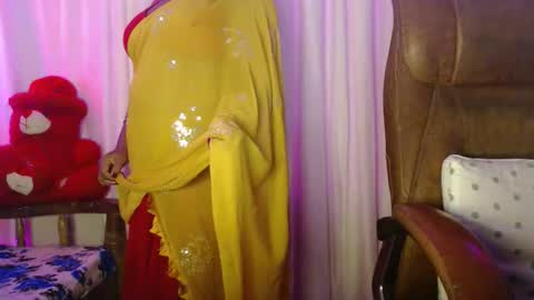 Snapshot of moody_maya chatting on October 21, 2025, 11:44 am Maya online show from October 21, 2025, 11:44 am