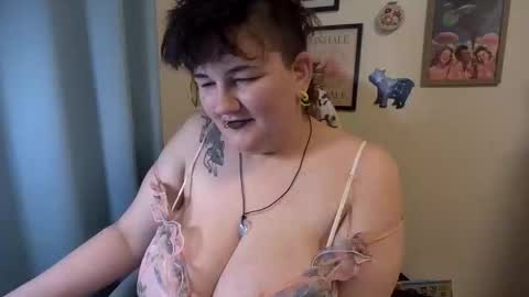 Snapshot of moojay00 chatting on April 6, 2026, 4:41 pm Moo Jay online show from April 6, 2026, 4:41 pm