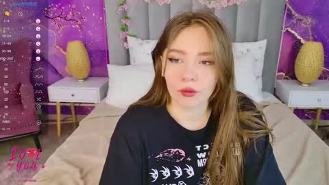 Moon  Bunny online show from February 22, 2026, 12:47 pm