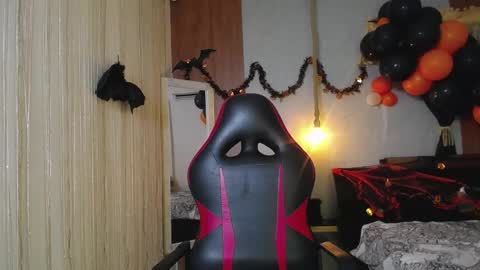 moon_and_fire_ online show from October 31, 2025, 3:07 am