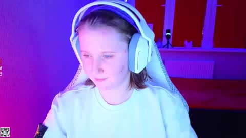 Lola online show from November 6, 2025, 4:52 pm