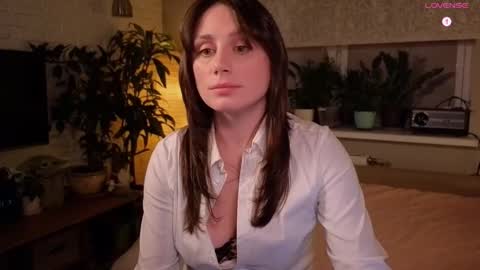 Luna  online show from November 9, 2025, 7:12 pm