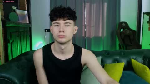 Snapshot of moon_gloww chatting on February 27, 2026, 6:13 am moon_gloww online show from February 27, 2026, 6:13 am