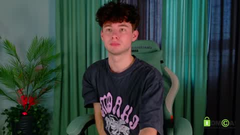 moon_gloww online show from March 25, 2026, 1:55 am