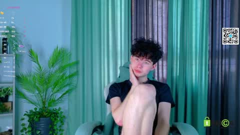 moon_gloww online show from April 9, 2026, 5:18 am