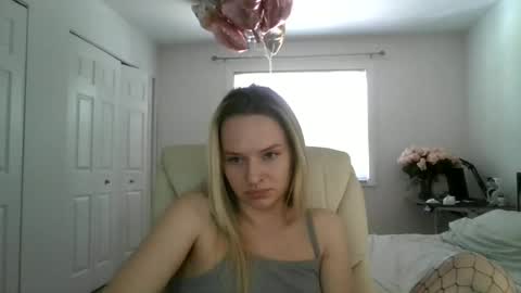 Snapshot of moon_light_girl chatting on May 29, 2026, 6:50 pm moon_light_girl online show from May 29, 2026, 6:50 pm