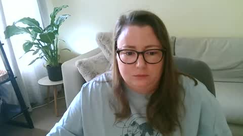 Moon Petal online show from October 6, 2025, 11:29 am