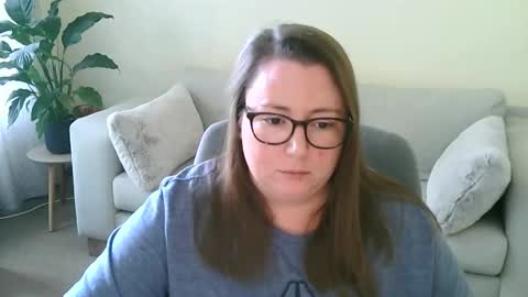 Moon Petal online show from October 31, 2025, 8:59 am