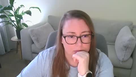 Moon Petal online show from March 6, 2026, 6:10 am