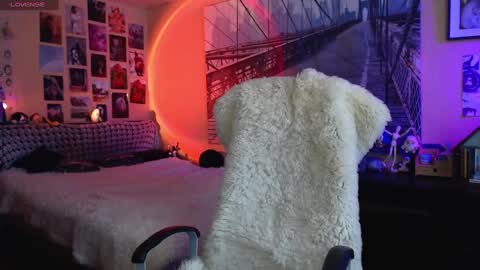 Keira online show from March 4, 2025, 1:17 pm