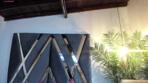 Luna  online show from November 23, 2025, 2:17 pm