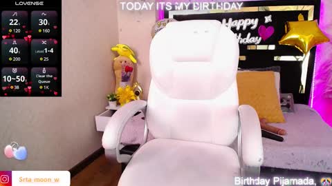 Snapshot of moon_water__ chatting on February 7, 2025, 10:19 am Moon Water online show from February 7, 2025, 10:19 am