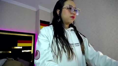 Snapshot of moon_water__ chatting on October 3, 2025, 12:02 pm Moon Water online show from October 3, 2025, 12:02 pm