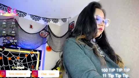 Snapshot of moon_water__ chatting on October 6, 2025, 11:29 am Moon Water online show from October 6, 2025, 11:29 am