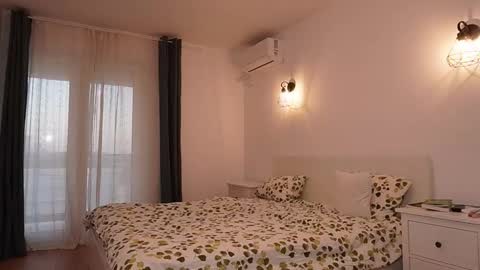 Anna online show from October 22, 2025, 4:57 am