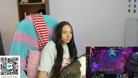 Snapshot of moonlady_ chatting on December 21, 2024, 11:34 pm MOON online show from December 21, 2024, 11:34 pm