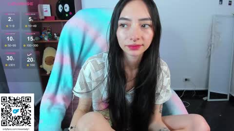 Snapshot of moonlady_ chatting on January 21, 2025, 3:26 am MOON online show from January 21, 2025, 3:26 am