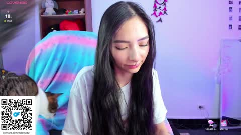 Snapshot of moonlady_ chatting on February 1, 2025, 2:37 am MOON online show from February 1, 2025, 2:37 am