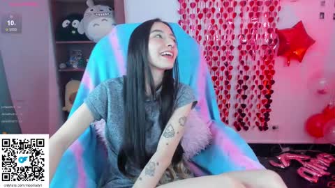 Snapshot of moonlady_ chatting on March 2, 2025, 5:33 am MOON online show from March 2, 2025, 5:33 am