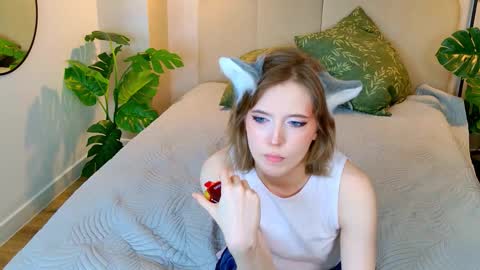 Asuna online show from November 16, 2025, 1:49 pm