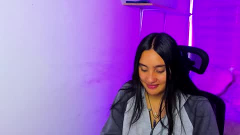 morena_rodriguez_9 online show from January 6, 2026, 4:21 pm