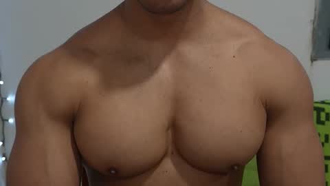 moreno1muscular online show from April 19, 2026, 2:49 pm