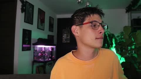 Snapshot of morgan_hiller chatting on February 7, 2025, 1:04 am   online show from February 7, 2025, 1:04 am