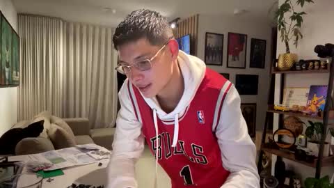 Snapshot of morgan_hiller chatting on October 28, 2025, 12:36 am   online show from October 28, 2025, 12:36 am