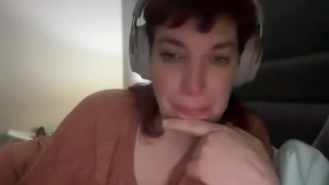 Snapshot of mossy_mommy chatting on February 16, 2025, 2:31 am Mossy Mommy online show from February 16, 2025, 2:31 am