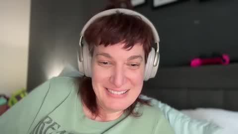 Snapshot of mossy_mommy chatting on February 17, 2025, 10:36 pm Mossy Mommy online show from February 17, 2025, 10:36 pm