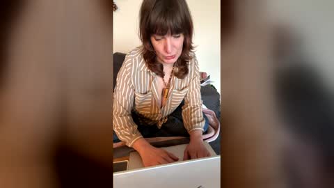 Mossy Mommy online show from April 21, 2026, 12:44 pm