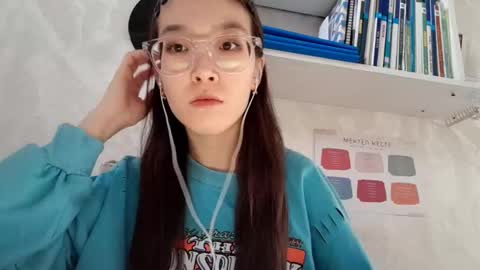 Snapshot of mozellesoomaroo chatting on November 25, 2025, 9:31 am Karla online show from November 25, 2025, 9:31 am