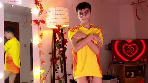 Snapshot of mr_evan1 chatting on February 13, 2025, 5:44 pm Mr Evans online show from February 13, 2025, 5:44 pm