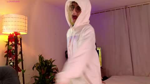 Snapshot of mr_evan1 chatting on February 27, 2025, 2:21 pm Mr Evans online show from February 27, 2025, 2:21 pm