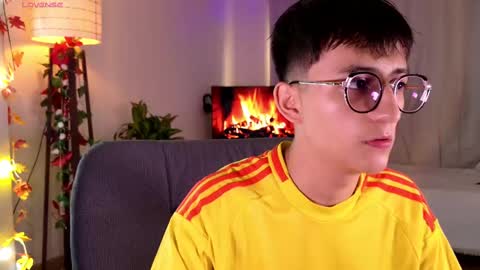 Snapshot of mr_evan1 chatting on March 5, 2025, 2:45 pm Mr Evans online show from March 5, 2025, 2:45 pm