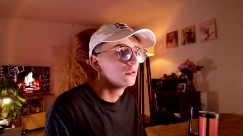 Snapshot of mr_evan1 chatting on October 4, 2025, 2:15 pm Mr Evans online show from October 4, 2025, 2:15 pm