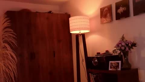 Snapshot of mr_evan1 chatting on October 15, 2025, 2:39 pm Mr Evans online show from October 15, 2025, 2:39 pm